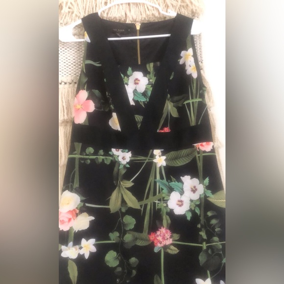 Ted Baker Kacied Secret Trellis Dress Black Floral Sleeveless size 4 Large - Picture 4 of 9